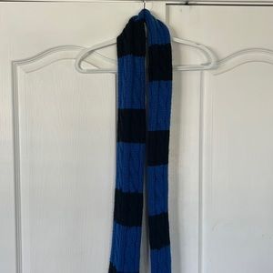 Abercrombie & Fitch cable knit scarf